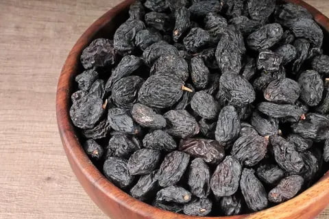 مویز خشک شده مرغوب مناسب مصرف روزانه و صنایع غذایی